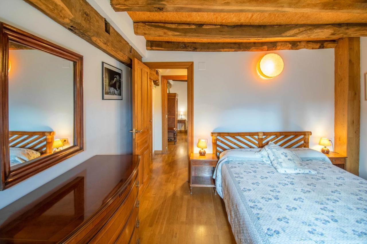 Casa Monaut, Acogedores Apartamentos A Los Pies De La Selva De Irati Saragueta Bagian luar foto