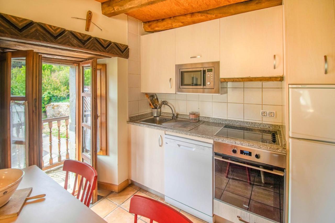 Casa Monaut, Acogedores Apartamentos A Los Pies De La Selva De Irati Saragueta Bagian luar foto