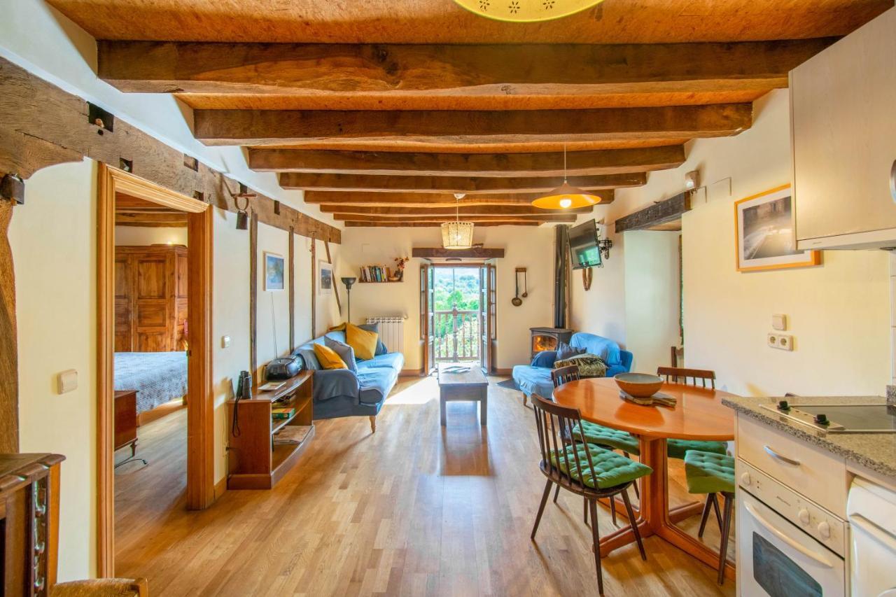 Casa Monaut, Acogedores Apartamentos A Los Pies De La Selva De Irati Saragueta Bagian luar foto